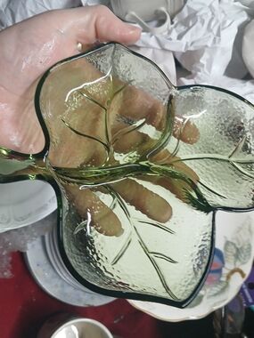 Hazel-Atlas Avocado Green Leaf Tray. 8" X 7" Dividers